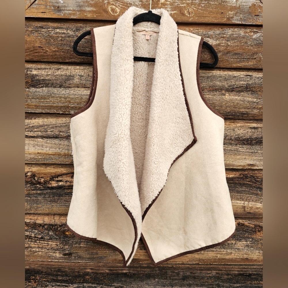 Gibson Latimer Fall Faux Suede & Sherpa Lined Tan/Cream Asymmetrical Flowy Vest - Picture 7 of 16